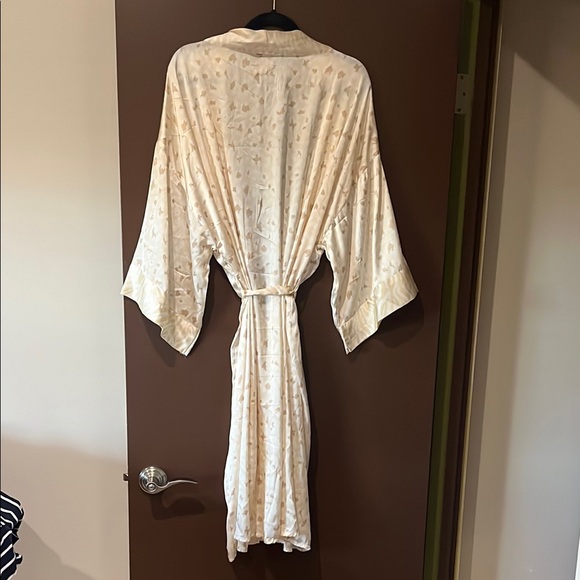 Show Me Your Mumu Ivory and Cream Animal Print Robe - Picture 3 of 6